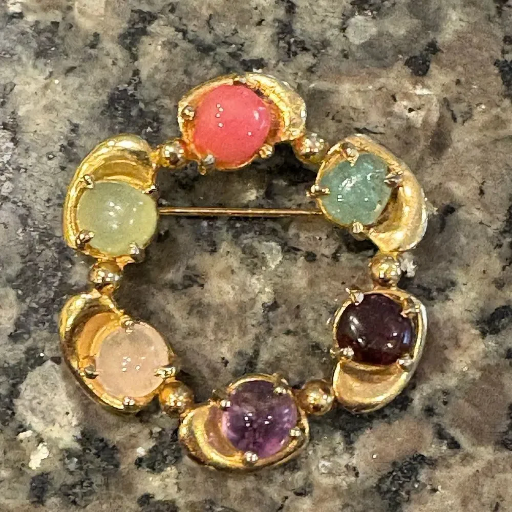 Vintage Ciner Signed Gold Tone Multicolor Cabachon Circle Brooch